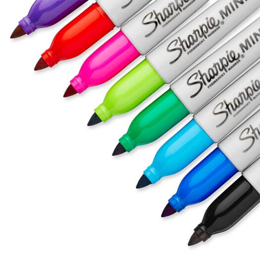 Sharpie mini marker close up kleuren viltstiften. Paars rood roze groen blauw zwart