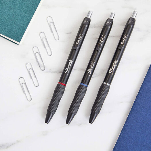 sfeerbeeld sharpie gel pennen multipack blauw rood en zwart. 0,7mm punt